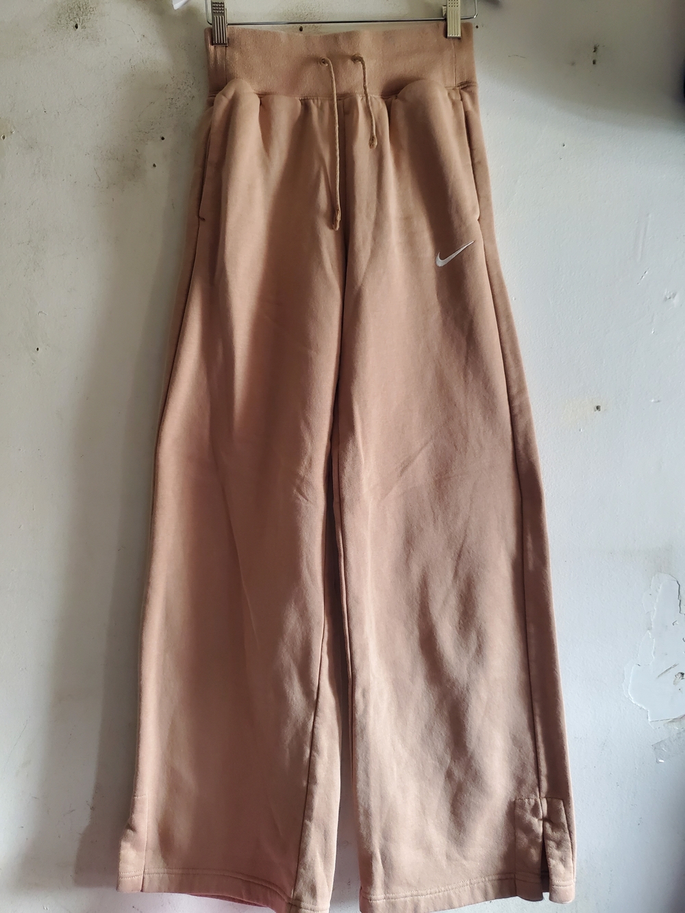 Nike Women's Wide-Leg Sweatpants in Blush Size Xs.